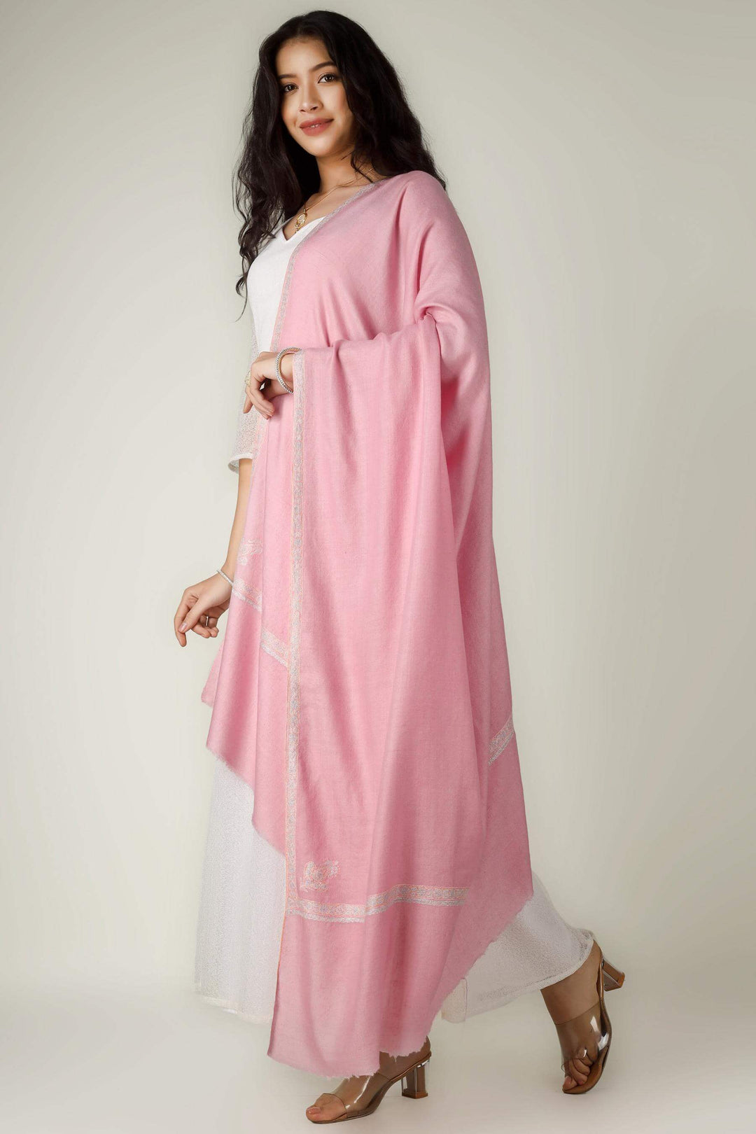 pashmina shawls online, this light pink hashidaar piece blends traditional Kashmiri craftsmanship with a modern, minimal look that never goes out of style