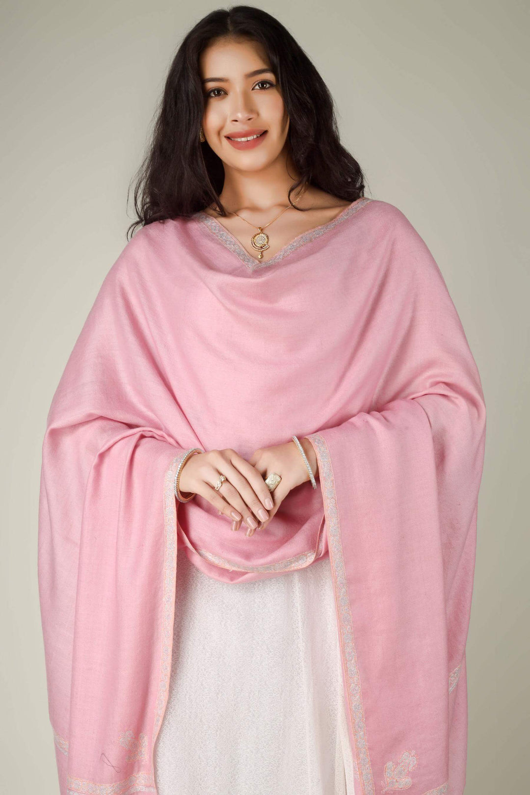 pashmina shawls online, this light pink hashidaar piece blends traditional Kashmiri craftsmanship with a modern, minimal look that never goes out of style