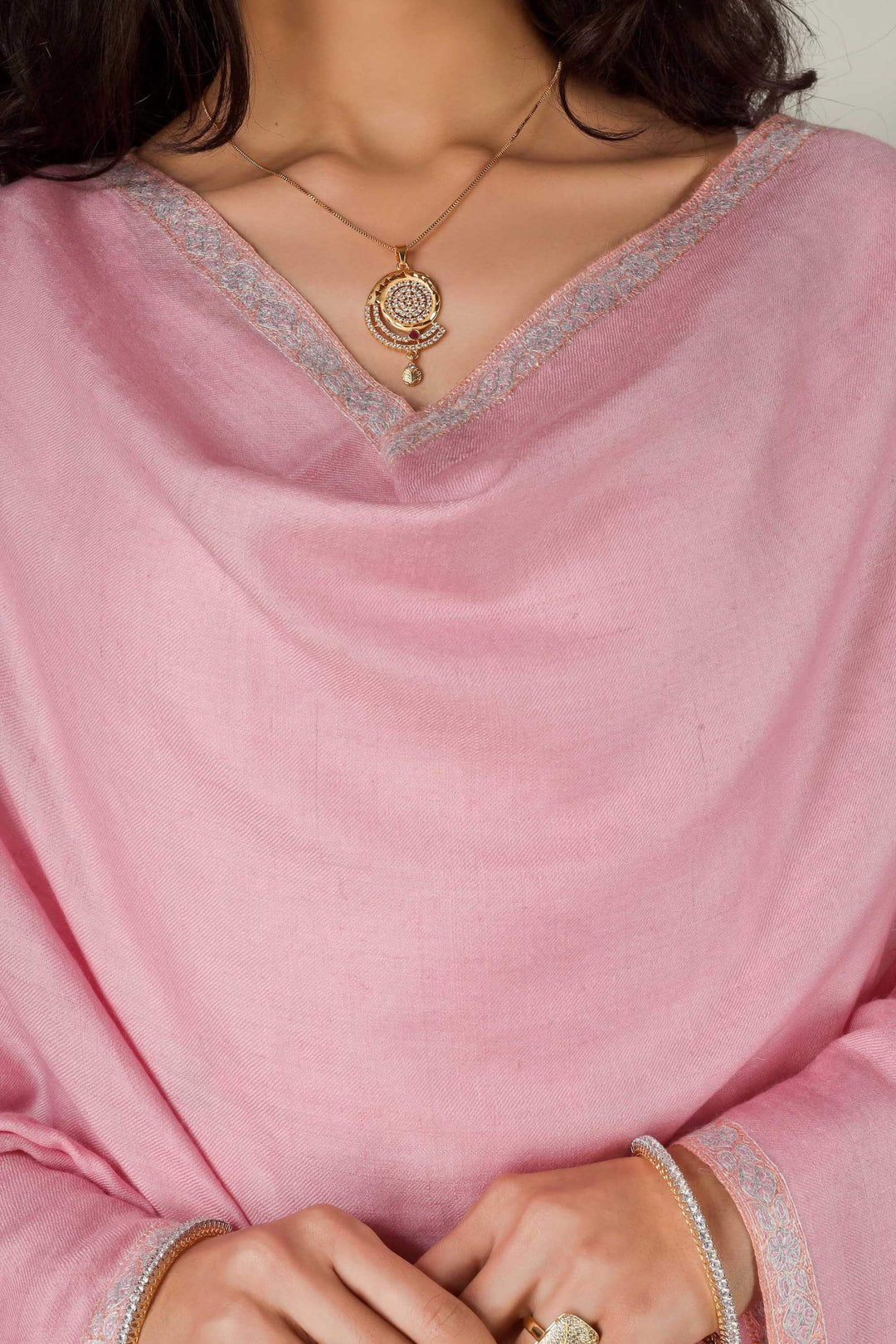 pashmina shawls online, this light pink hashidaar piece blends traditional Kashmiri craftsmanship with a modern, minimal look that never goes out of style