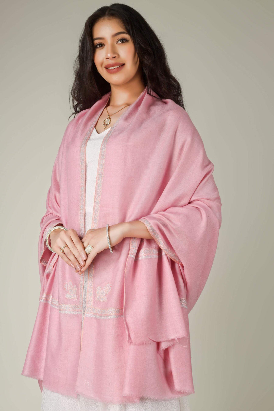 pashmina shawls online, this light pink hashidaar piece blends traditional Kashmiri craftsmanship with a modern, minimal look that never goes out of style