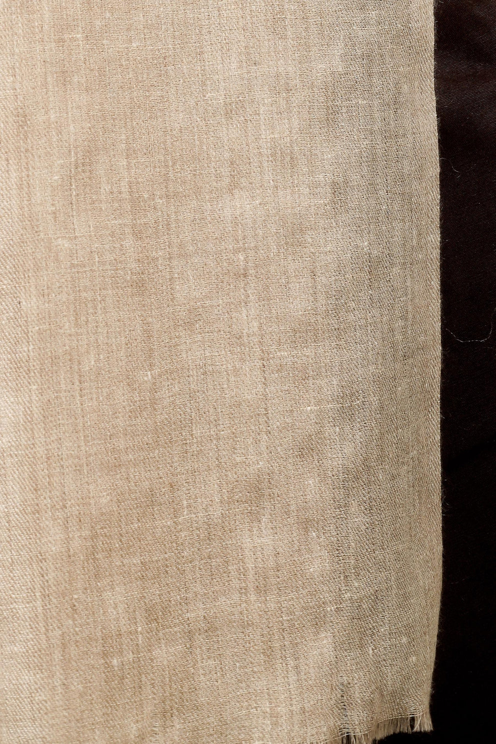 Ideal for gentlemen in India, USA, Canada, UK, Europe and the Middle East, this natural pashmina stole wraps easily around the neck or shoulders, finishing any look with understated Kashmiri elegance.