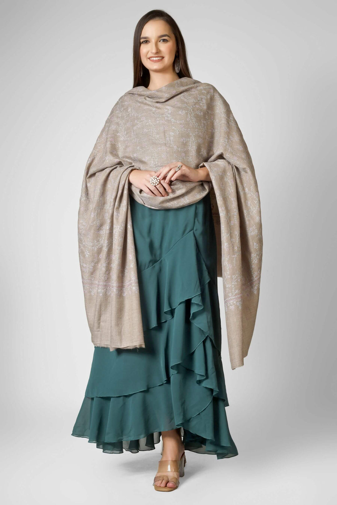Pashmina shawls in Dubai-A considered choice for lovers of pashmina shawls in Dubai, this GI-certified neutral brings museum-level Kashmiri craftsmanship