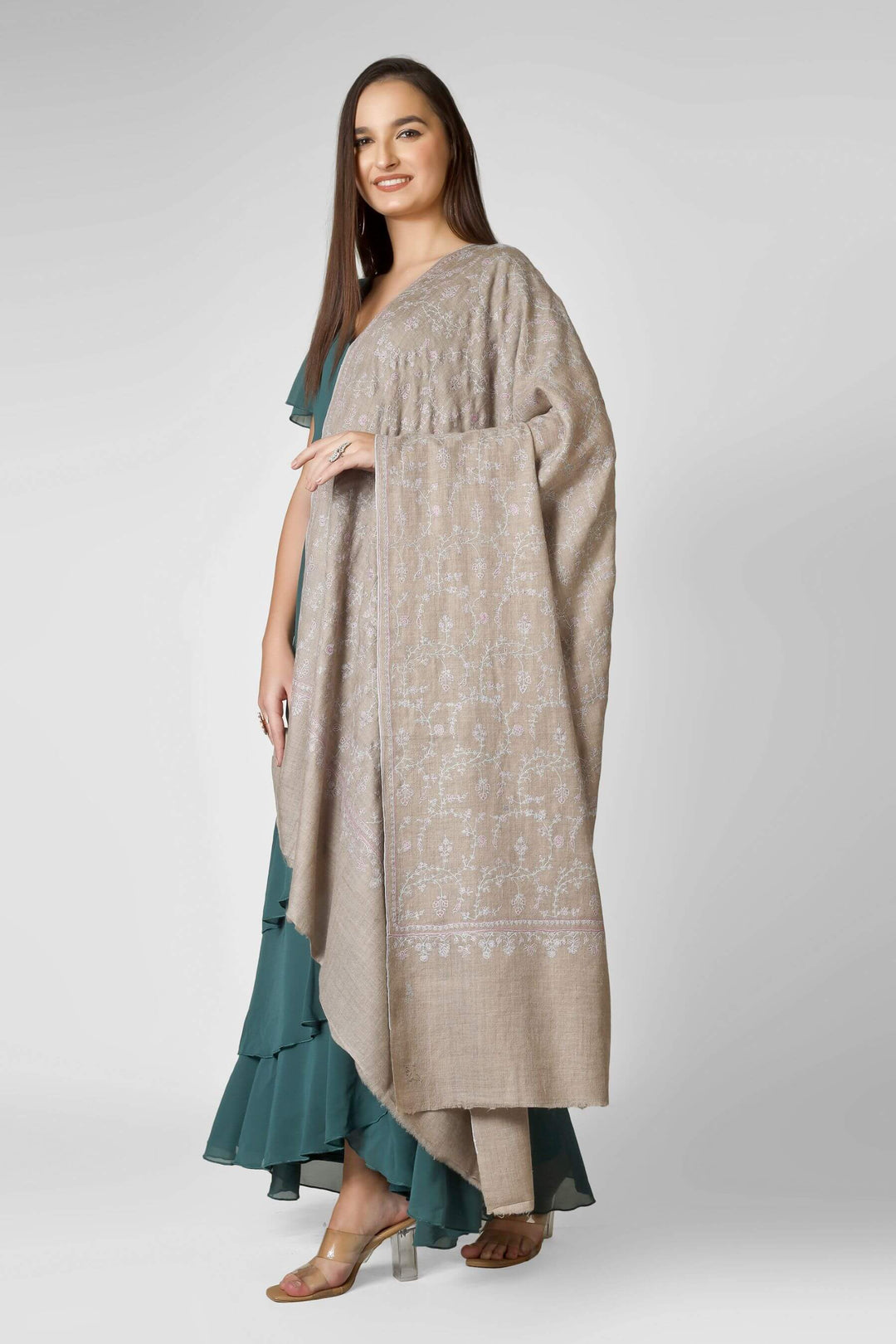 Pashmina shawls in Dubai-A considered choice for lovers of pashmina shawls in Dubai, this GI-certified neutral brings museum-level Kashmiri craftsmanship