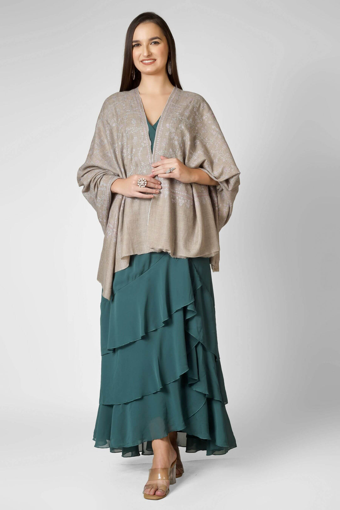 Pashmina shawls in Dubai-A considered choice for lovers of pashmina shawls in Dubai, this GI-certified neutral brings museum-level Kashmiri craftsmanship