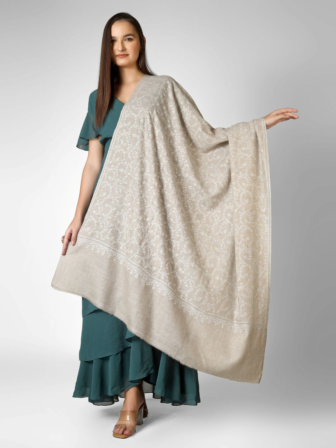 Favoured by collectors of pashmina shawls in America, this neutral GI-certified piece offers gallery-level Kashmiri craftsmanship in a versatile tone that transitions easily from day to evening