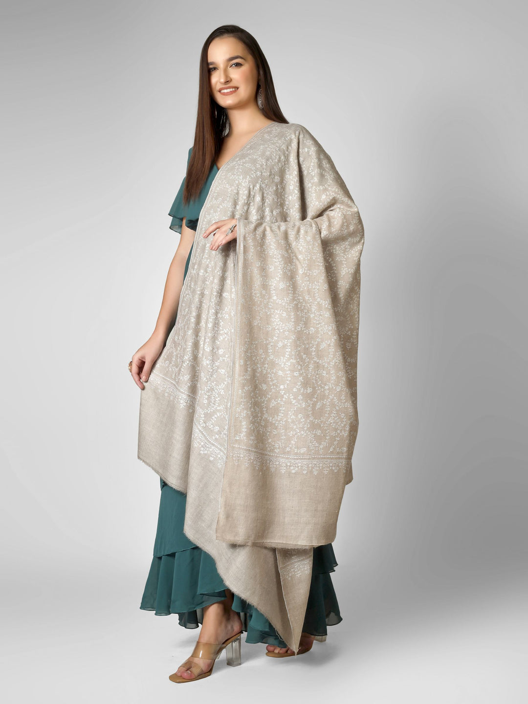 Favoured by collectors of pashmina shawls in America, this neutral GI-certified piece offers gallery-level Kashmiri craftsmanship in a versatile tone that transitions easily from day to evening