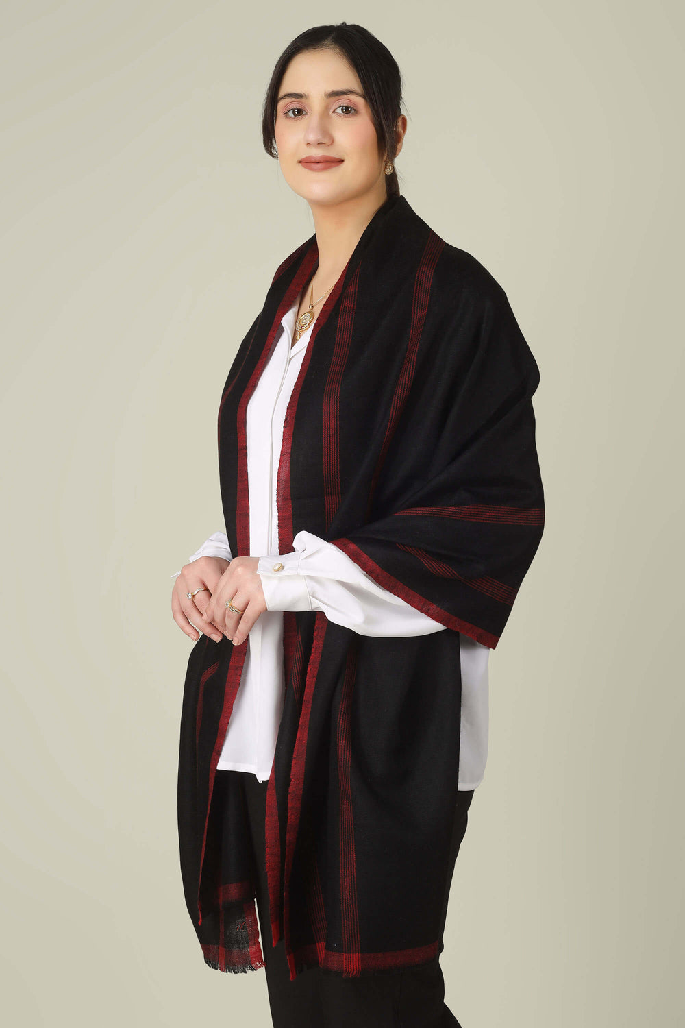 pashmina online, this stole is a strong choice for customers who want authentic craftsmanship, clean style, and a premium finish.