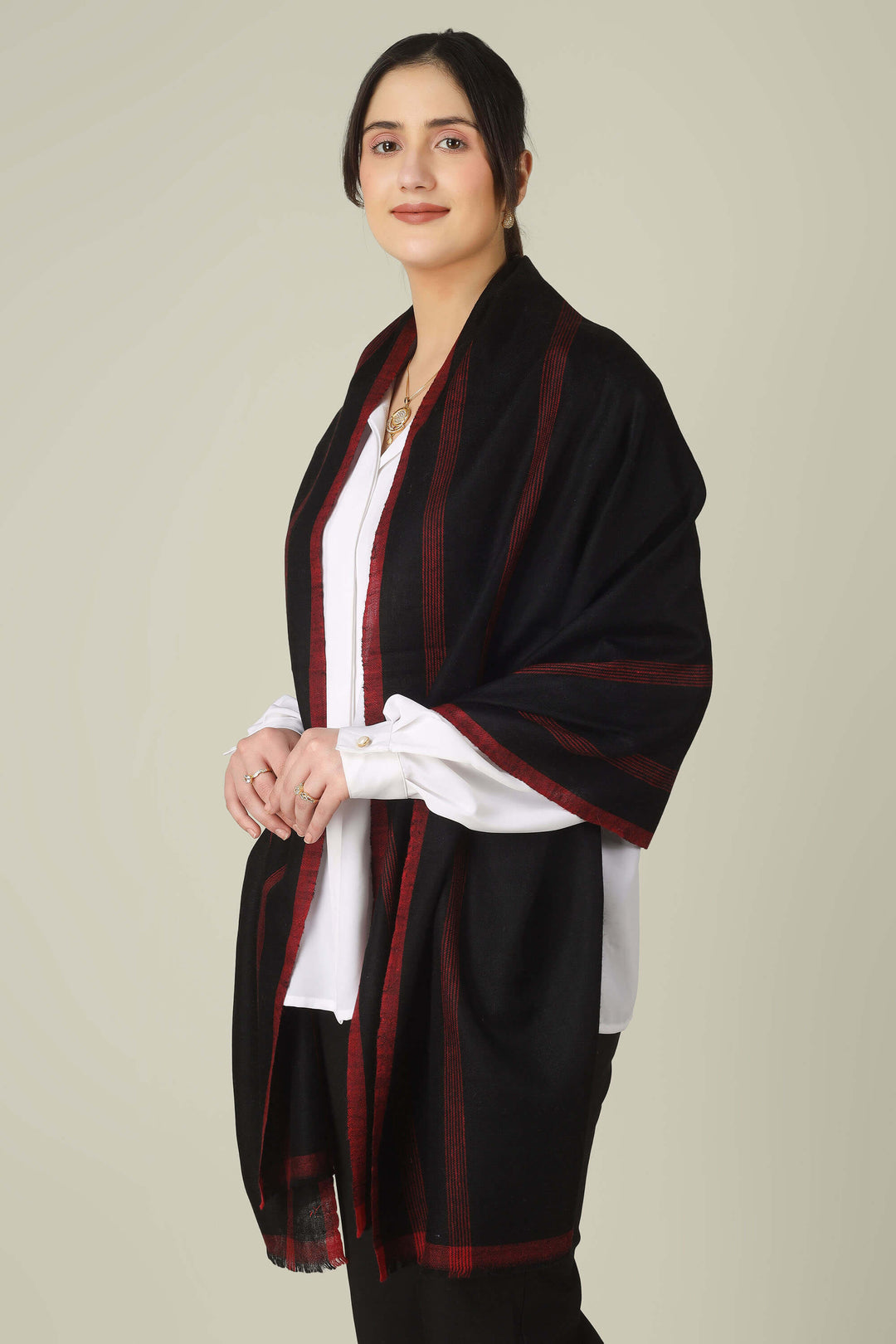 pashmina online, this stole is a strong choice for customers who want authentic craftsmanship, clean style, and a premium finish.