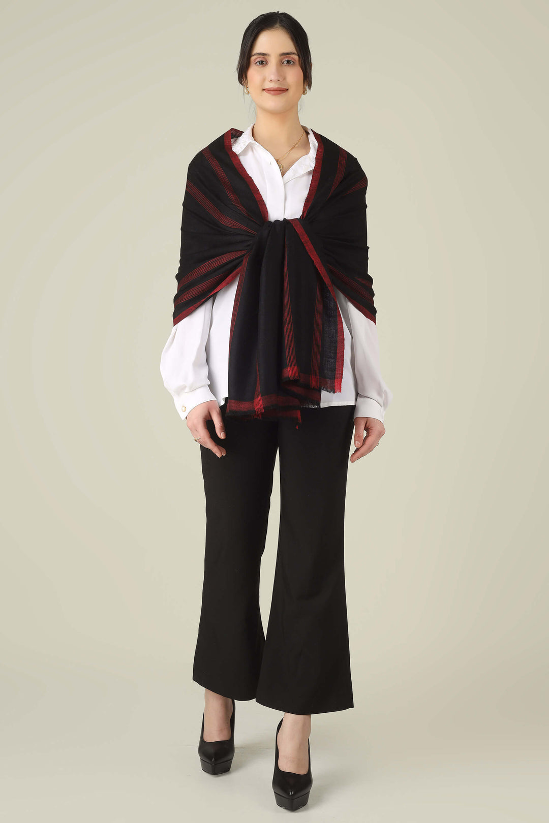 pashmina online, this stole is a strong choice for customers who want authentic craftsmanship, clean style, and a premium finish.