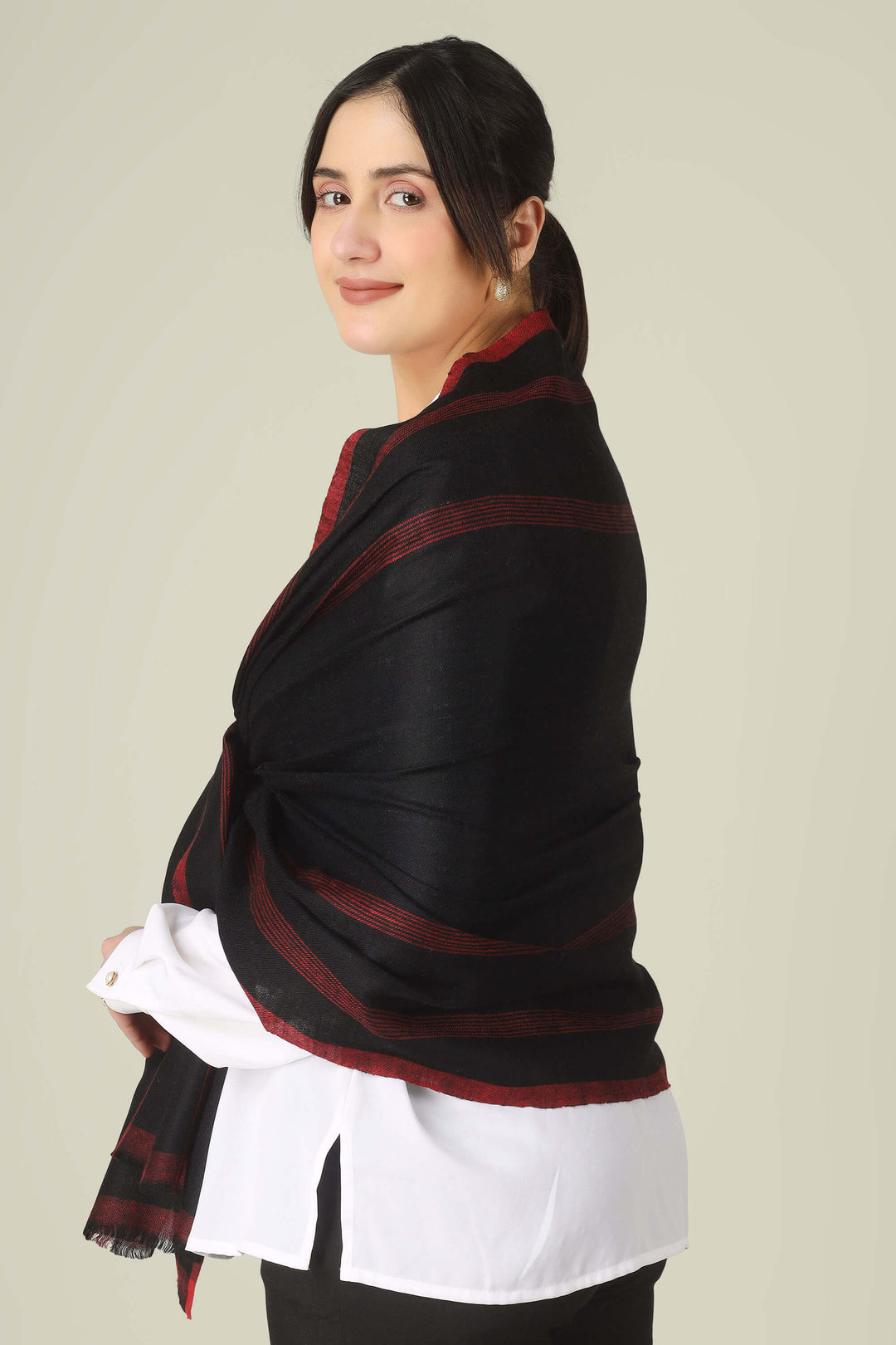 pashmina online, this stole is a strong choice for customers who want authentic craftsmanship, clean style, and a premium finish.