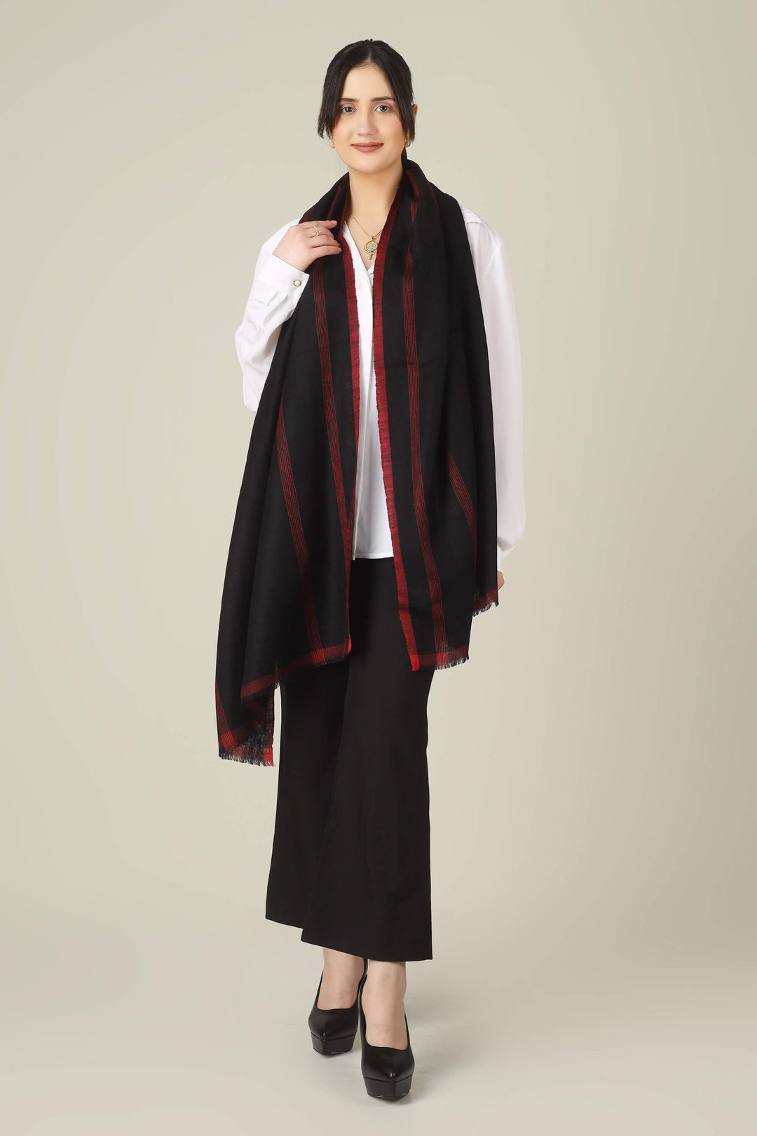pashmina online, this stole is a strong choice for customers who want authentic craftsmanship, clean style, and a premium finish.