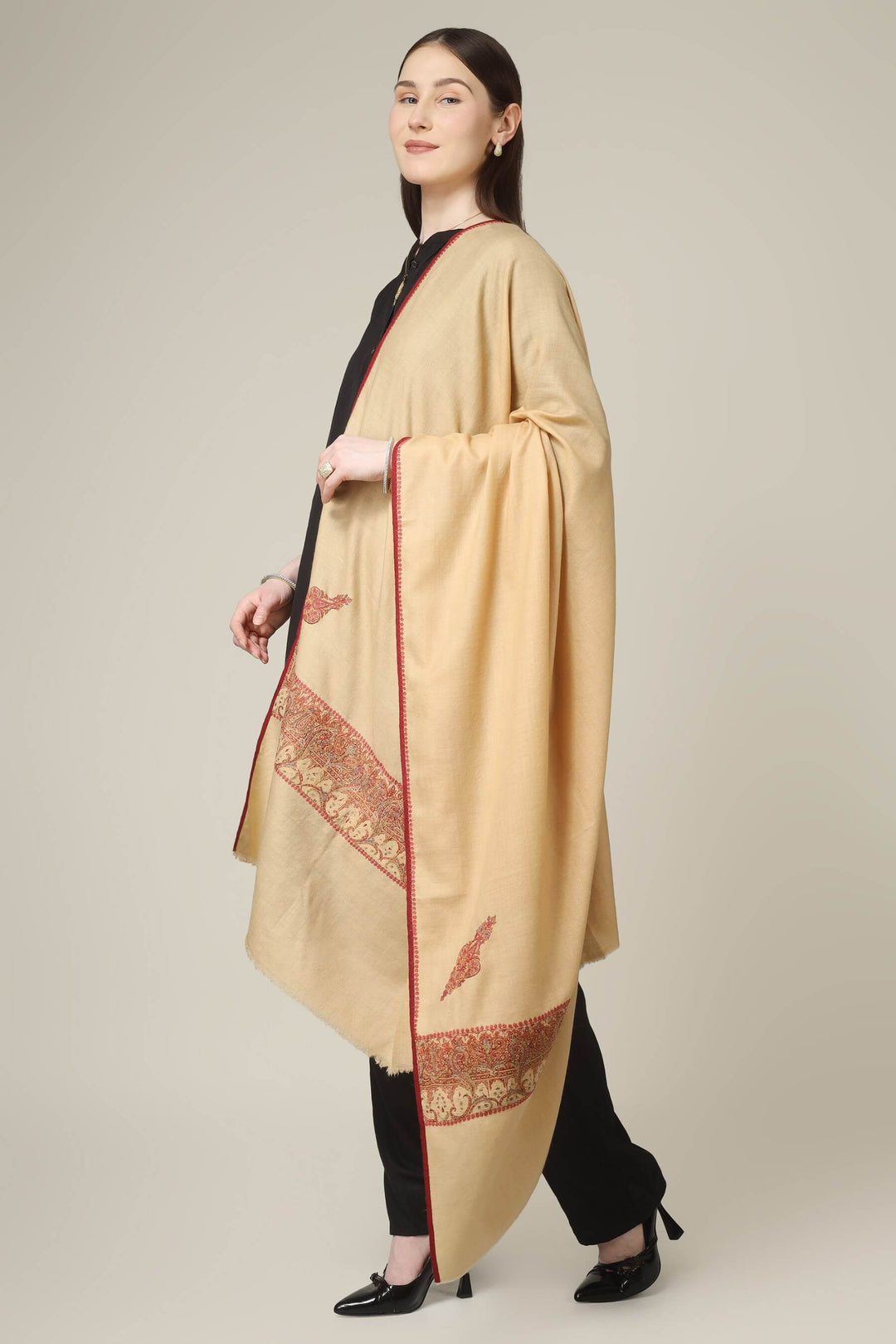 This antique sozni jamawar shawl, also known as an amli jamawar, is crafted on pure pashmina and finished with a beautifully patched heritage border in rich red and gold tones