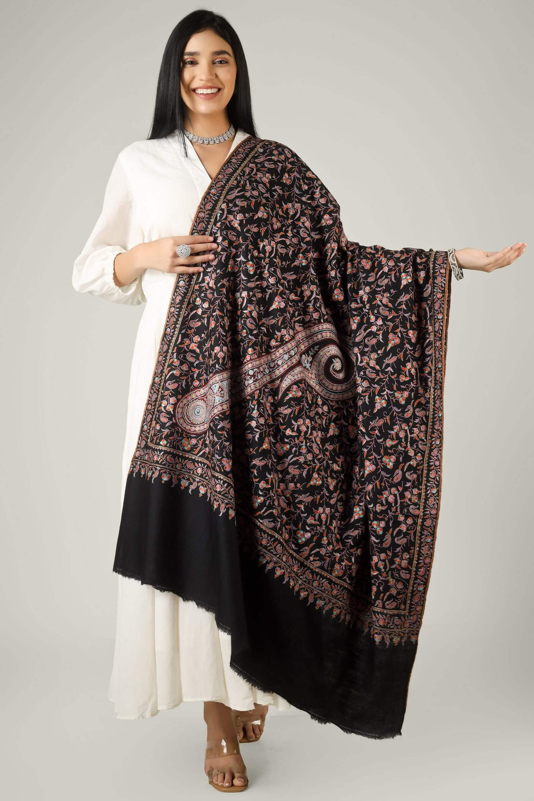 Perfect for admirers of luxury pashmina shawls across the USA, Canada, UK, Europe and the Middle East, this black jaldaar GI pashmina shawl brings authentic Kashmiri sophistication to wardrobes worldwide