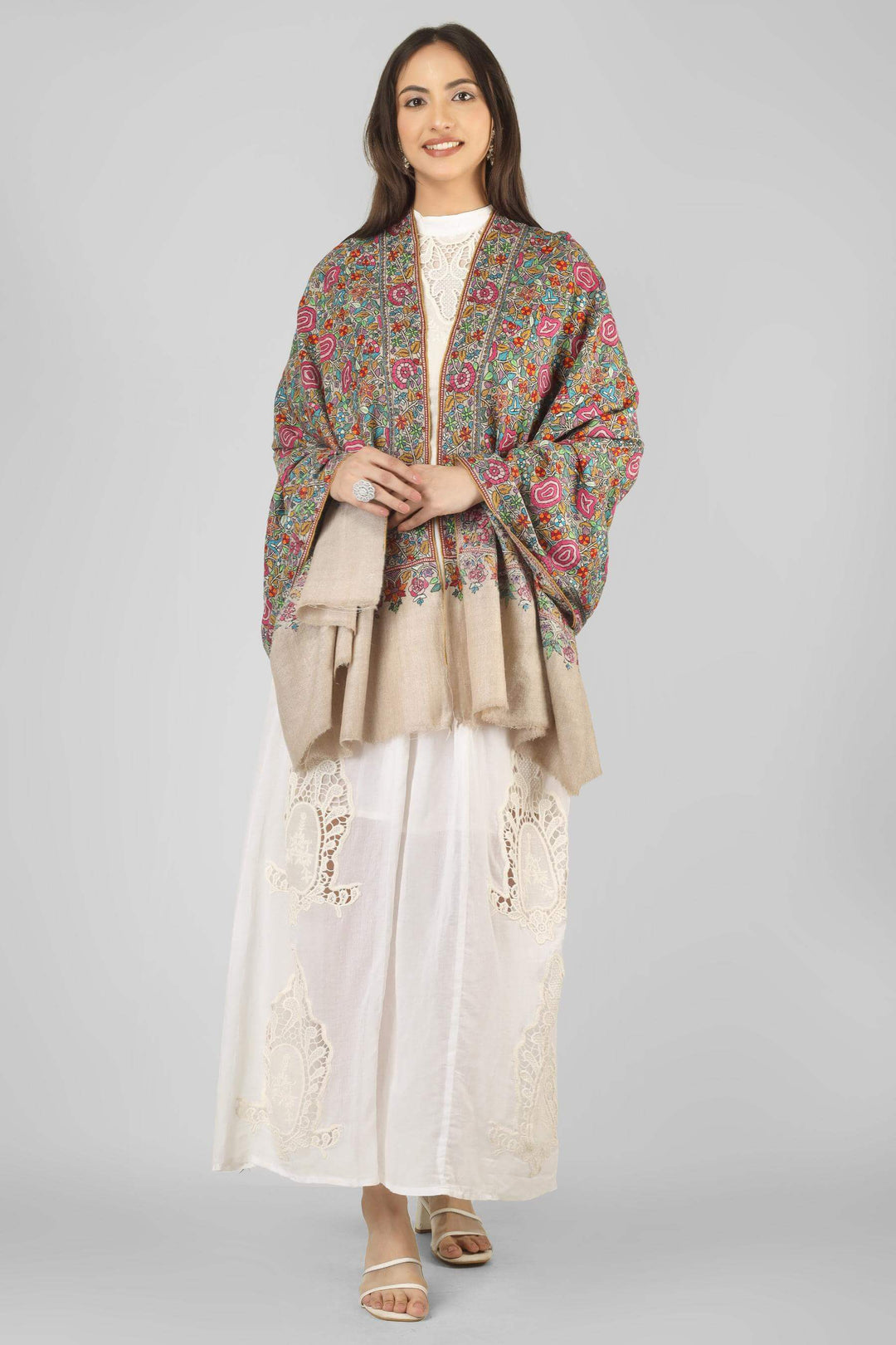 Pashmina shawls in the America
A vibrant option for admirers of pashmina shawls in the United states, this handcrafted jama shawl brings authentic Kashmiri artistry