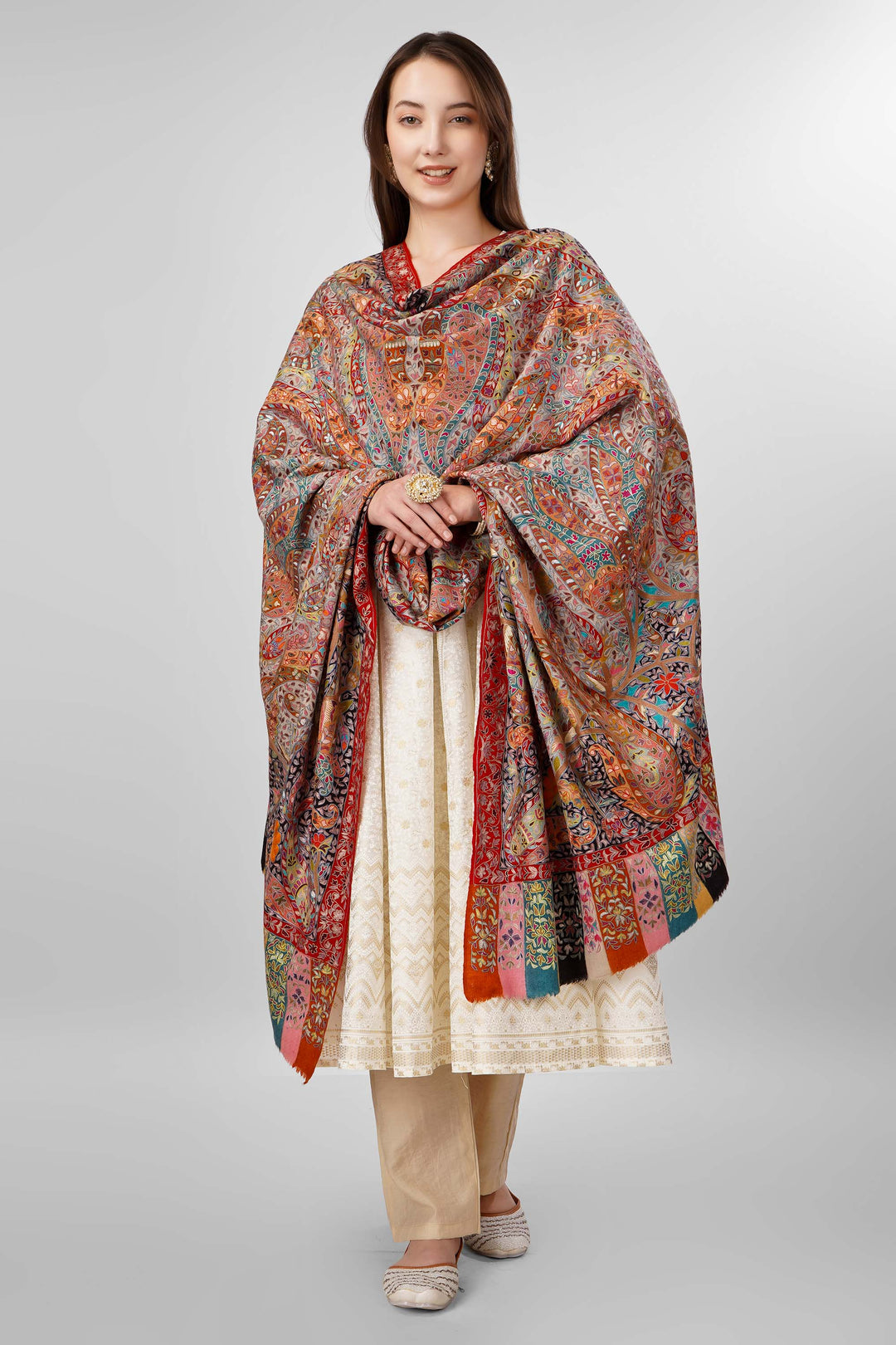 Pashmina Kalamkari Shawls Online – Exquisite Hand-Painted Multicolor Designs
The Pashmina Kalamkari Malaika Hoor Shawl is a celebration of color and Kashmir’s renowned artisan tradition. Its base features a soft, powder blue that provides a tranquil canvas for lavish, hand-painted and hand-embroidered kalamkari motifs