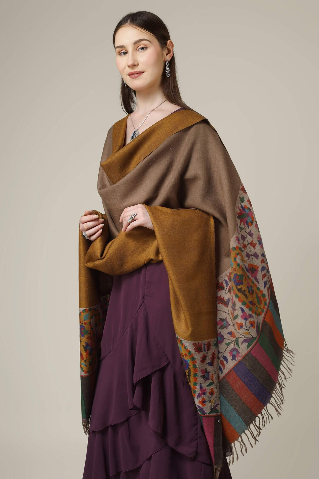 authentic kani pashmina shawls online, this piece blends traditional craftsmanship, rich color contrast, and timeless heirloom appeal.