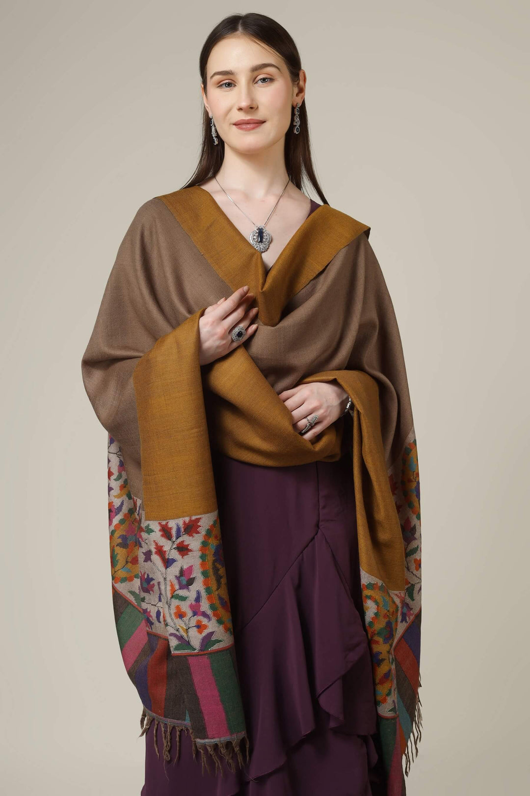 authentic kani pashmina shawls online, this piece blends traditional craftsmanship, rich color contrast, and timeless heirloom appeal.