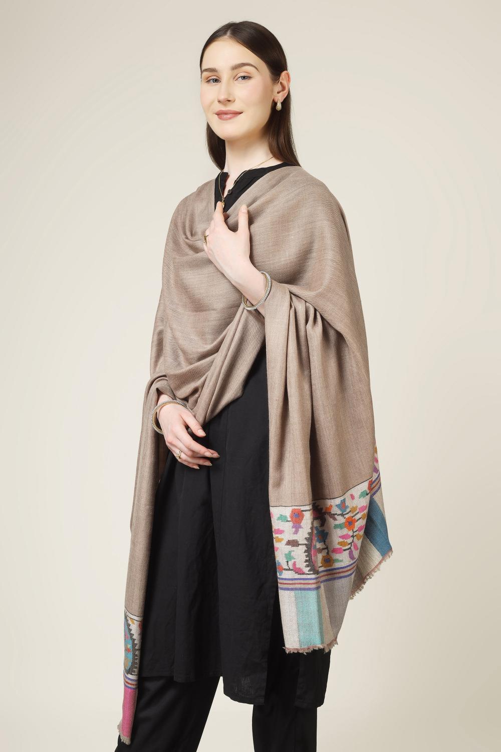 authentic kani pashmina shawls online, this piece blends traditional craftsmanship, subtle sophistication, and timeless heritage appeal.