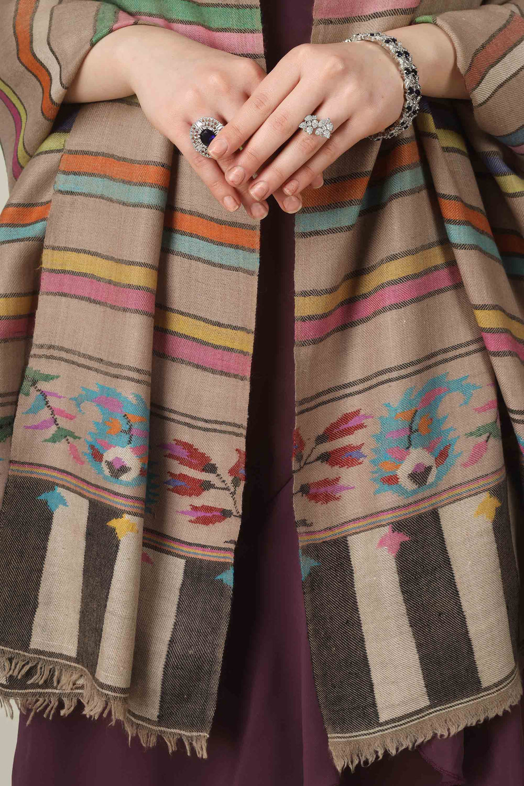 pashmina online, this kani stole offers museum-level craftsmanship suitable for style-conscious customers in Canada as well as across India