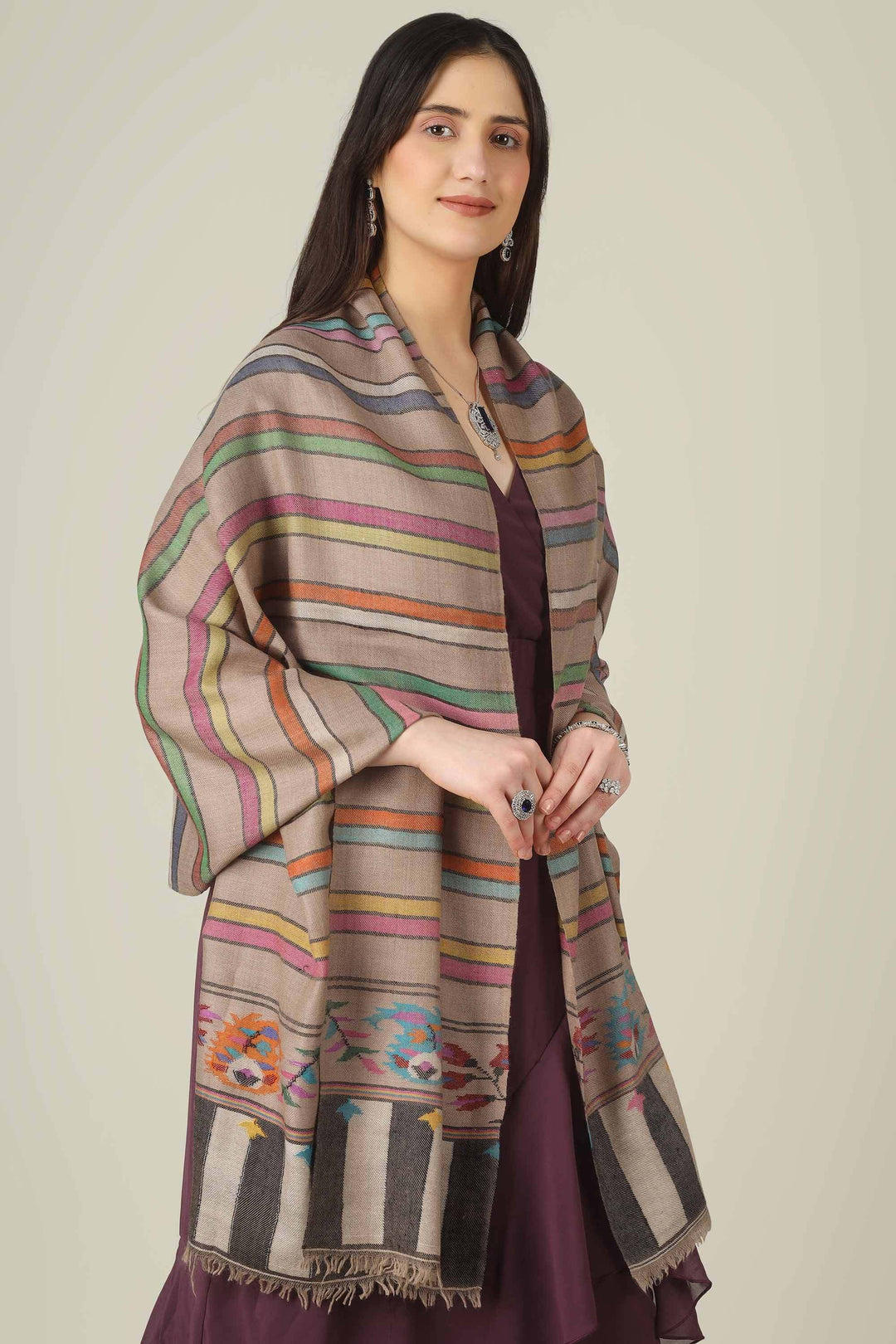pashmina online, this kani stole offers museum-level craftsmanship suitable for style-conscious customers in Canada as well as across India