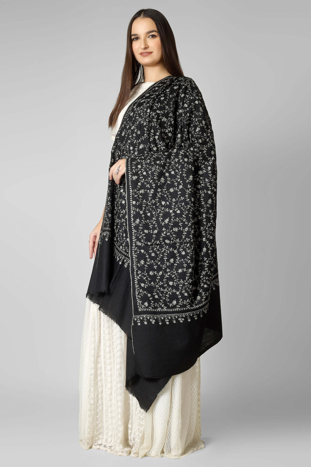 Ideal for discerning buyers of pashmina shawls in America, this GI-certified piece offers museum-grade Kashmiri craftsmanship with a modern, wearable silhouette