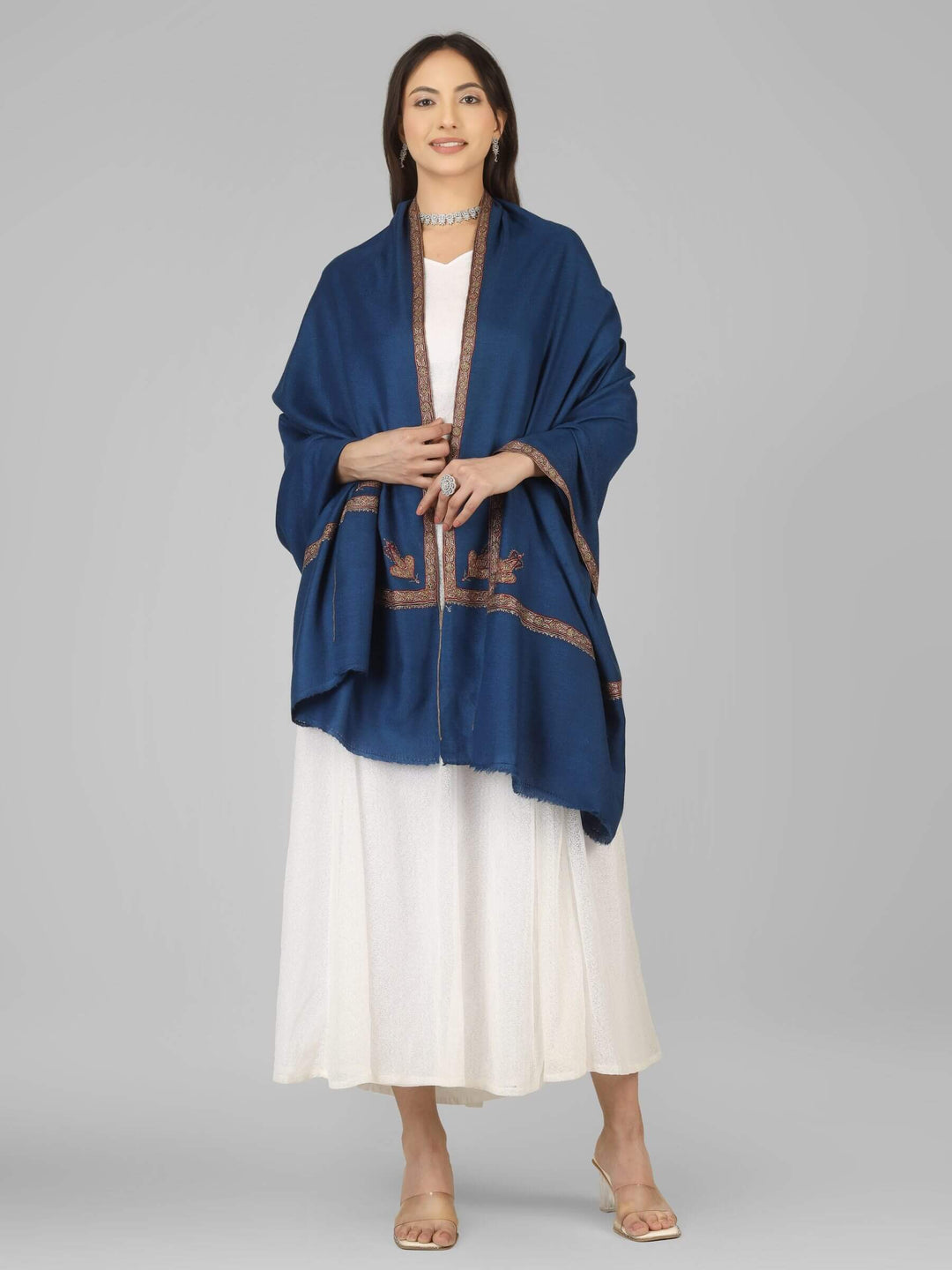An excellent option for connoisseurs of pashmina shawls in America, this handwoven and finely embroidered piece brings authentic Kashmiri craftsmanship into a wearable, statement-making layer.