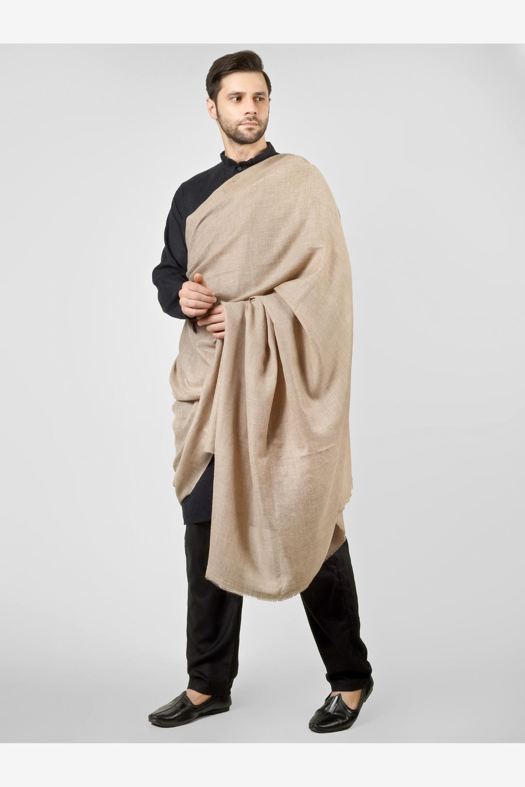Perfect for gentlemen seeking luxury men's pashmina shawls across the USA, Canada, UK, Europe and the Middle East, this natural colour GI pashmina shawl delivers authentic Kashmiri quality for sophisticated wardrobes worldwide