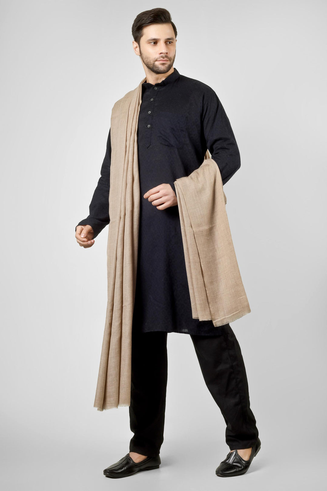 Perfect for gentlemen seeking luxury men's pashmina shawls across the USA, Canada, UK, Europe and the Middle East, this natural colour GI pashmina shawl delivers authentic Kashmiri quality for sophisticated wardrobes worldwide