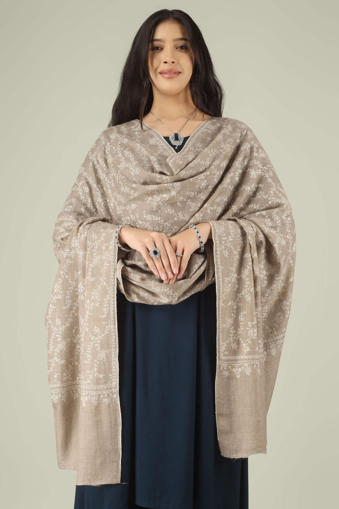 Experience the organic luxury of Kepra’s GI Certified "Khudrang" Pashmina. Hand-spun from 100% undyed high-altitude pashm, this fawn-toned masterpiece 
