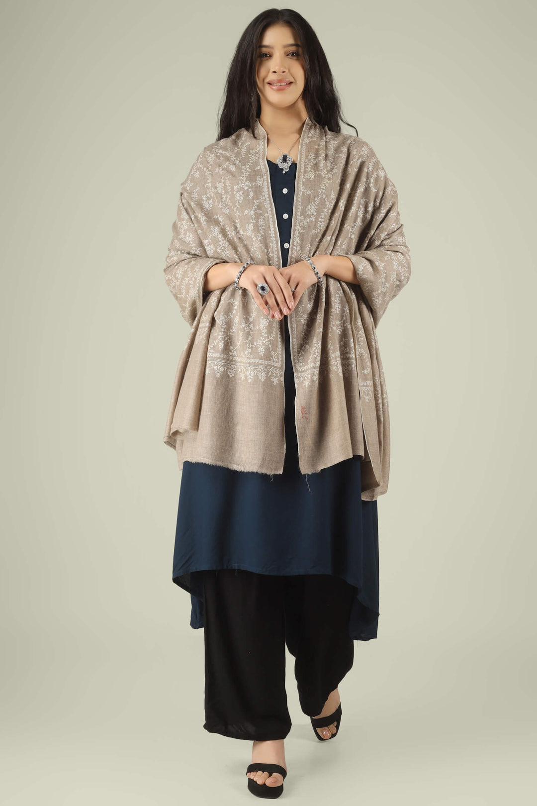 Experience the organic luxury of Kepra’s GI Certified "Khudrang" Pashmina. Hand-spun from 100% undyed high-altitude pashm, this fawn-toned masterpiece 