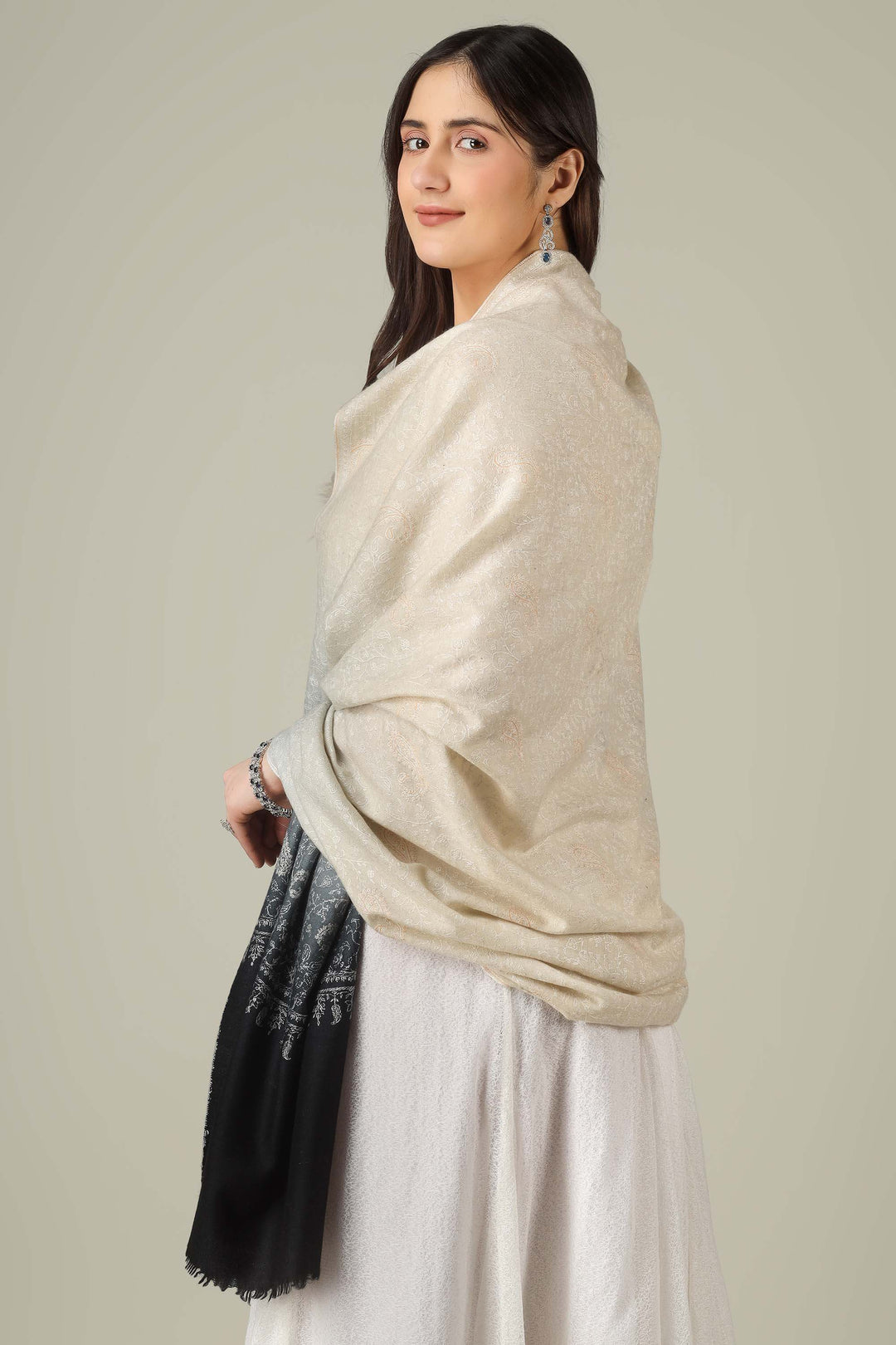 It is perfect for customers looking to buy a pure pashmina shawl online in India that works equally well over saris, suits, and contemporary dresses for weddings, receptions, and formal evenings.