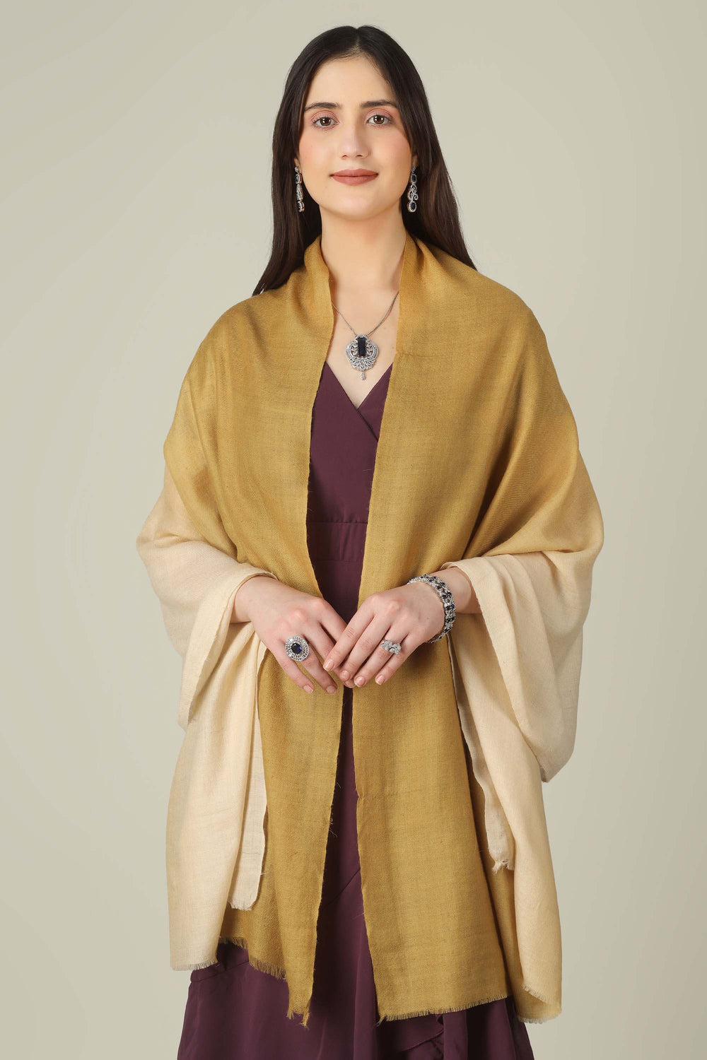 pashmina online, this golden ombre stole brings Kashmiri craftsmanship to elegant wardrobes in France and beyond. Add it to your collection when you want the very best pashmina online