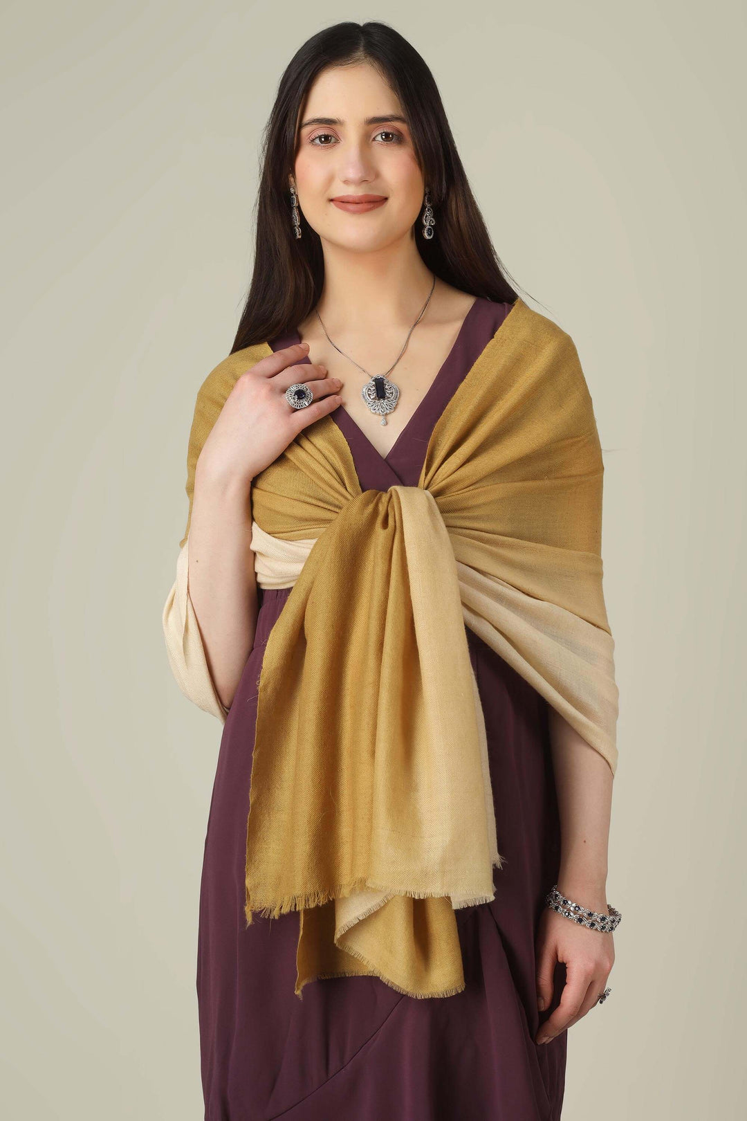 pashmina online, this golden ombre stole brings Kashmiri craftsmanship to elegant wardrobes in France and beyond. Add it to your collection when you want the very best pashmina online