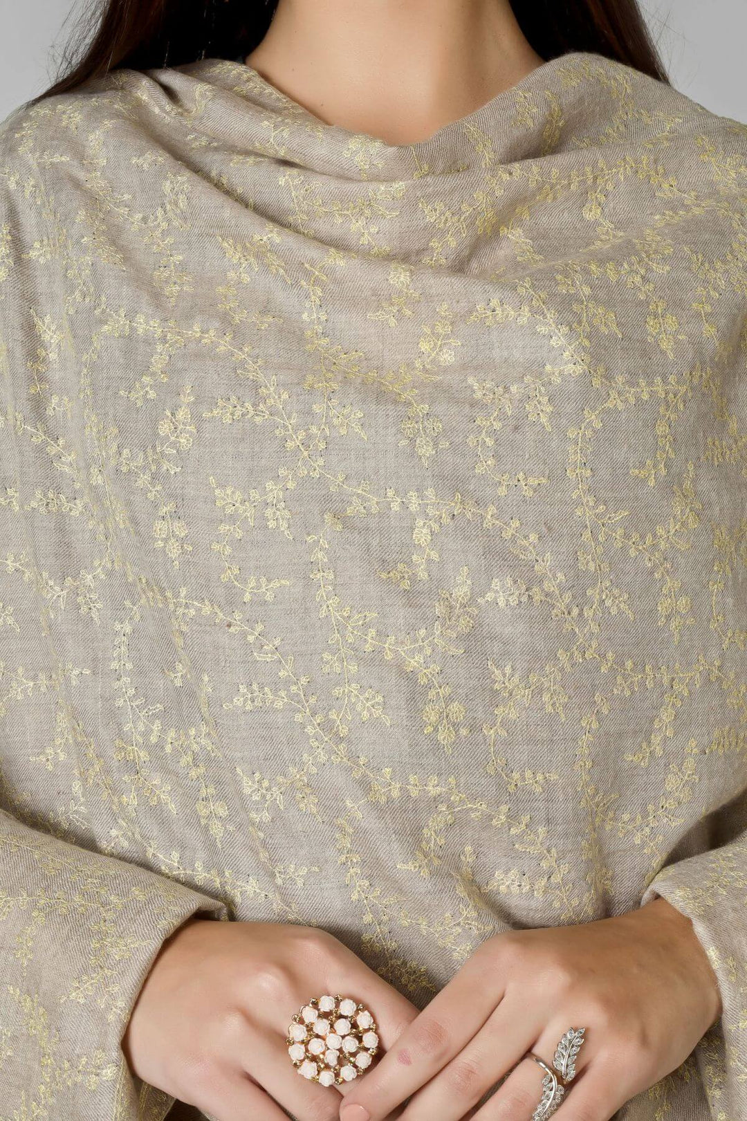 Pashmina shawls in America-
A refined option for admirers of pashmina shawls in America, this GI-certified neutral brings gallery-level Kashmiri craftsmanship