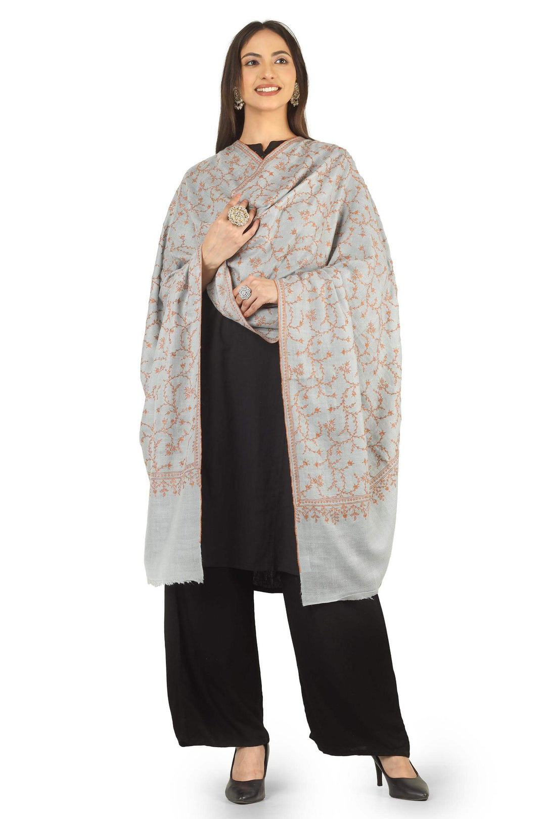 A refined choice for admirers of pashmina shawls in Newyork, this handwoven jaal shawl brings authentic Kashmiri craftsmanship