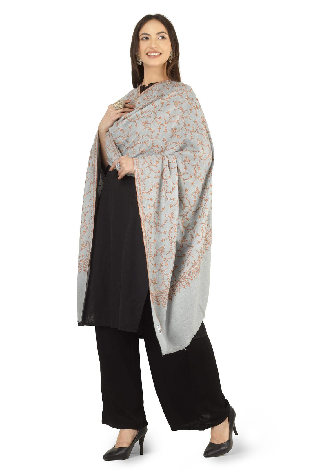 A refined choice for admirers of pashmina shawls in Newyork, this handwoven jaal shawl brings authentic Kashmiri craftsmanship