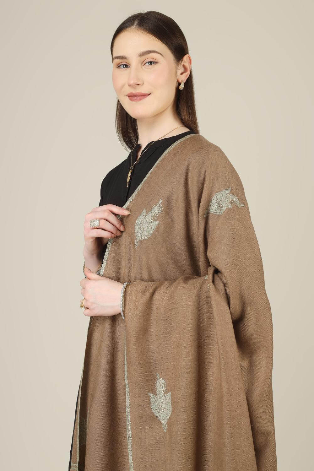 authentic bootidaar pashmina shawls online, this piece combines heritage craftsmanship, soft warmth, and understated elegance in one classic drape.