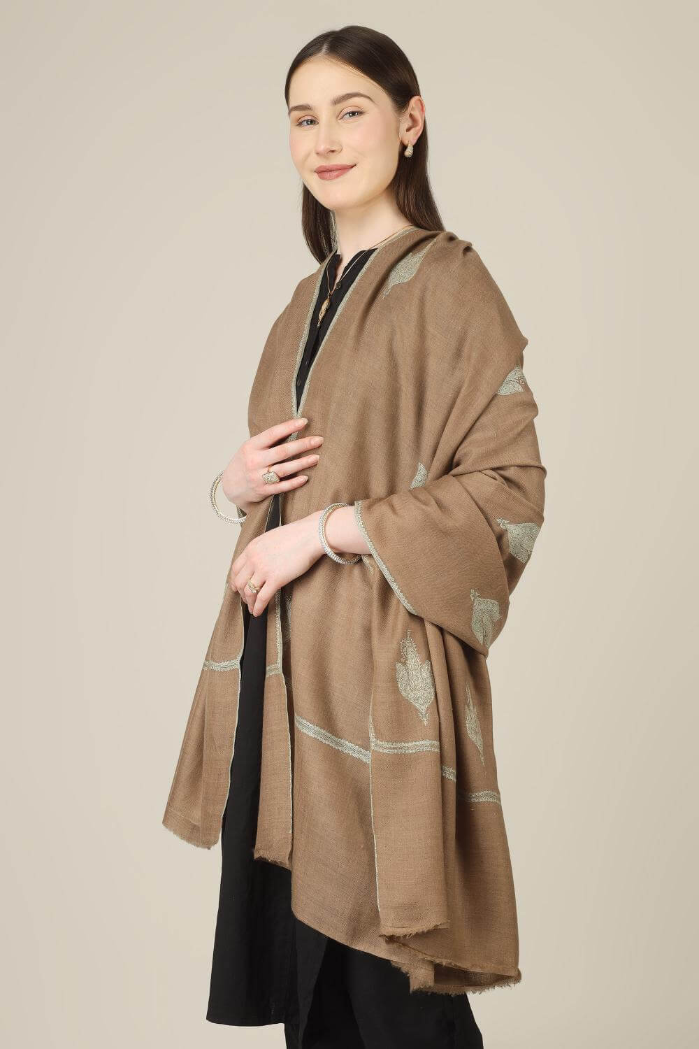 authentic bootidaar pashmina shawls online, this piece combines heritage craftsmanship, soft warmth, and understated elegance in one classic drape.