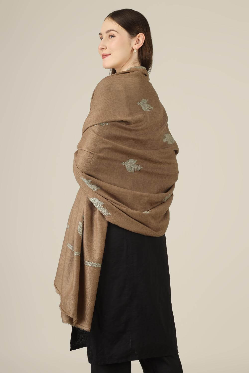 authentic bootidaar pashmina shawls online, this piece combines heritage craftsmanship, soft warmth, and understated elegance in one classic drape.