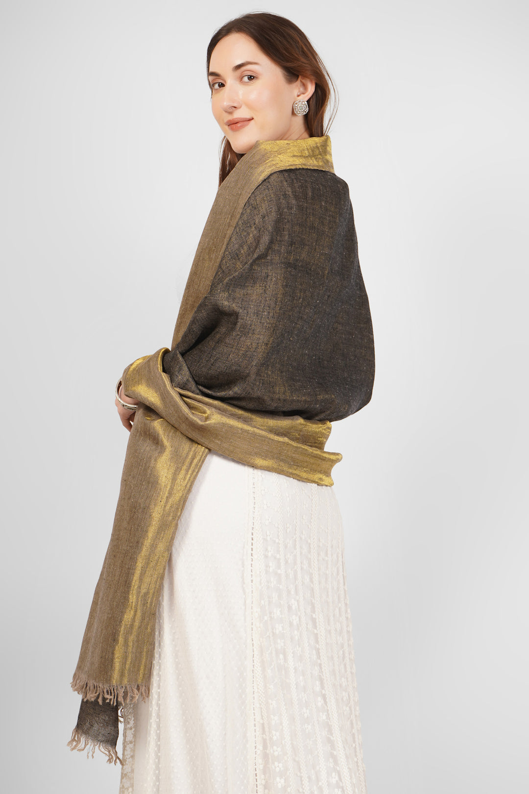 Each pashmina shawl is exclusively handwoven by skilled Kashmiri artisans to ensure flawless quality and comfort in every strand ,buy online pashmina shawls