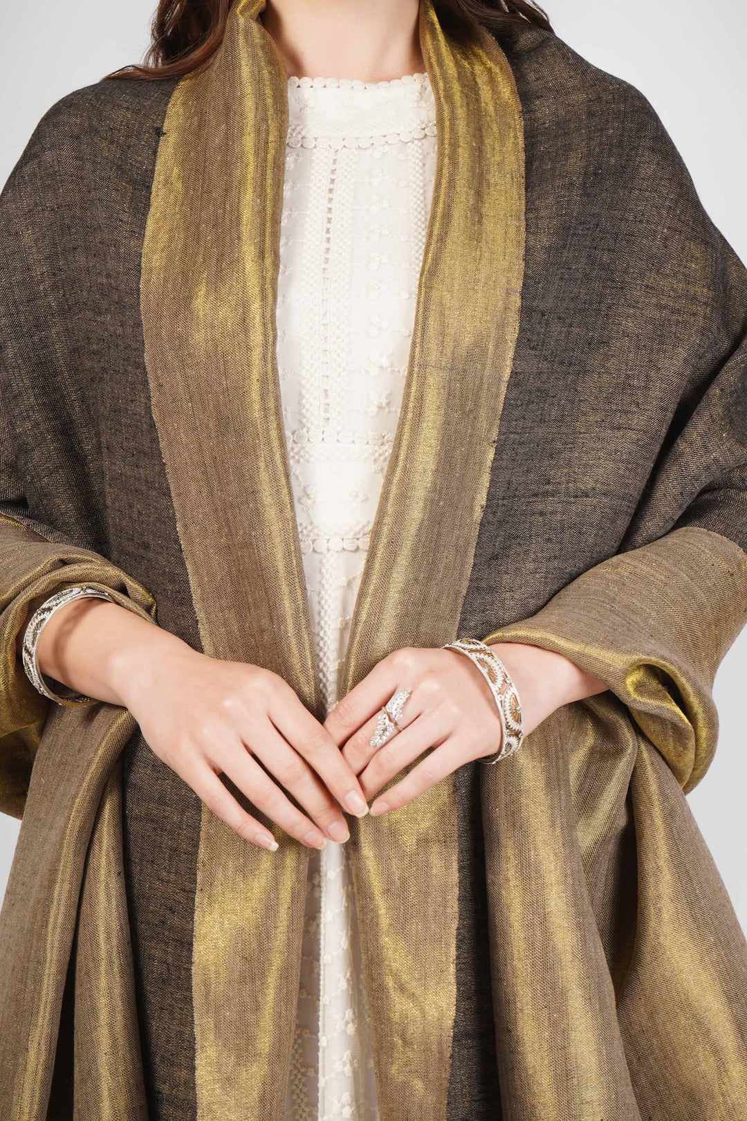 Each pashmina shawl is exclusively handwoven by skilled Kashmiri artisans to ensure flawless quality and comfort in every strand ,buy online pashmina shawls