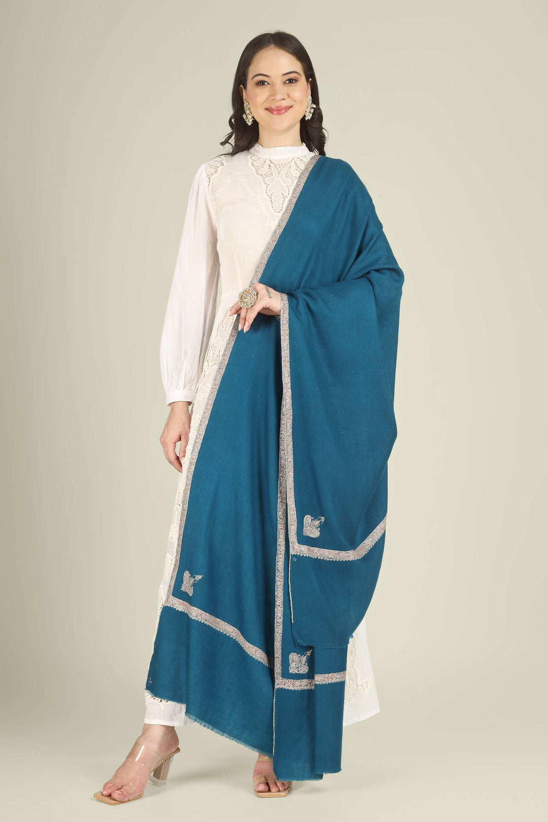 This teal Hashidaar shawl is an elegant choice for anyone seeking a versatile Kashmiri Pashmina with a rich jewel-toned base, restrained Sozni detailing and timeless wearability