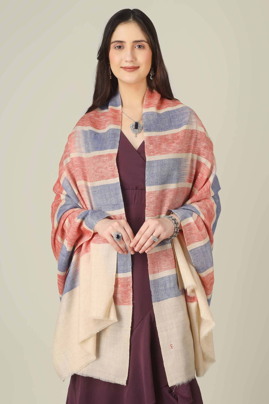 searching for pashmina online, this ikat shawl brings together traditional Kashmiri weaving and a contemporary colour story that works beautifully in style capitals like the USA and the UK