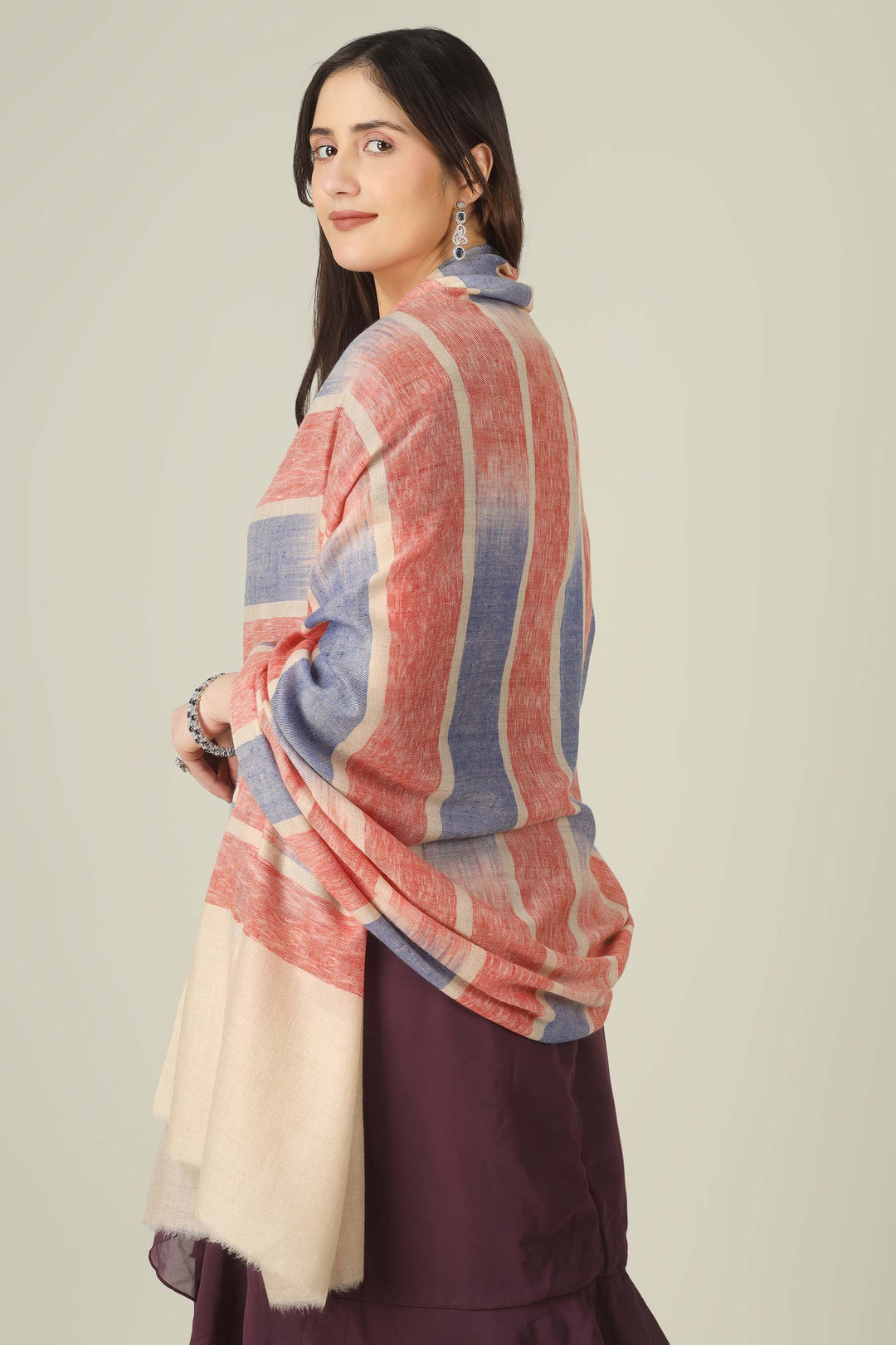 searching for pashmina online, this ikat shawl brings together traditional Kashmiri weaving and a contemporary colour story that works beautifully in style capitals like the USA and the UK