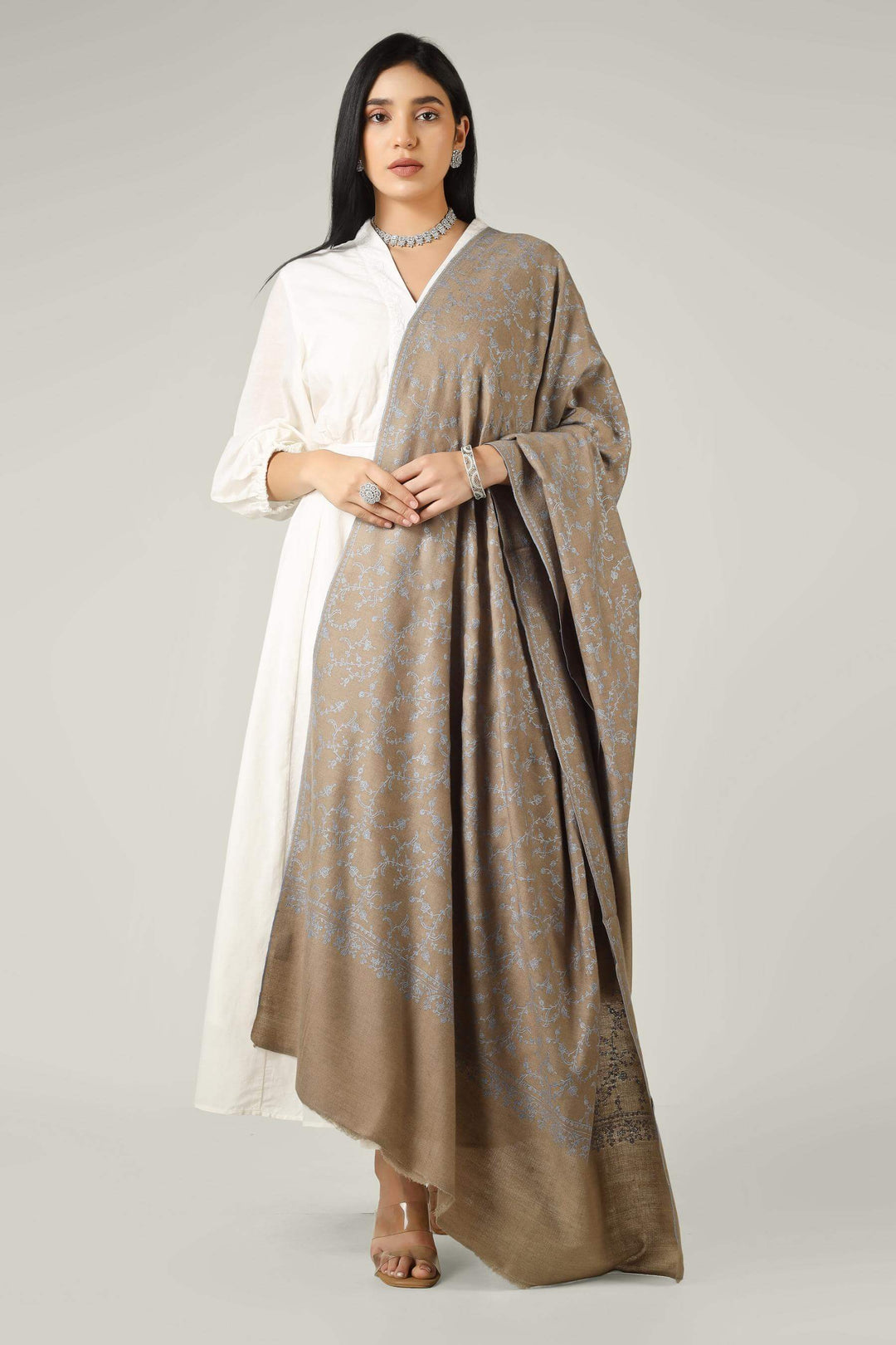 Designed for connoisseurs of luxury pashmina shawls across the USA, Canada, UK, Europe and the Middle East, this natural colour GI pashmina jaldaar shawl adds timeless Kashmiri elegance to refined wardrobes around the world