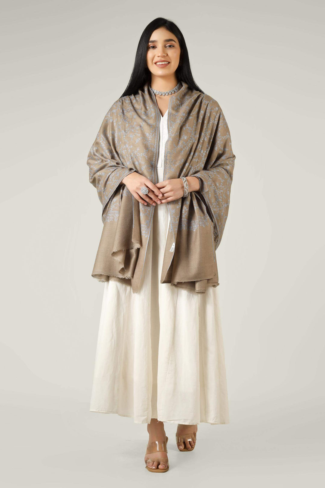 Designed for connoisseurs of luxury pashmina shawls across the USA, Canada, UK, Europe and the Middle East, this natural colour GI pashmina jaldaar shawl adds timeless Kashmiri elegance to refined wardrobes around the world