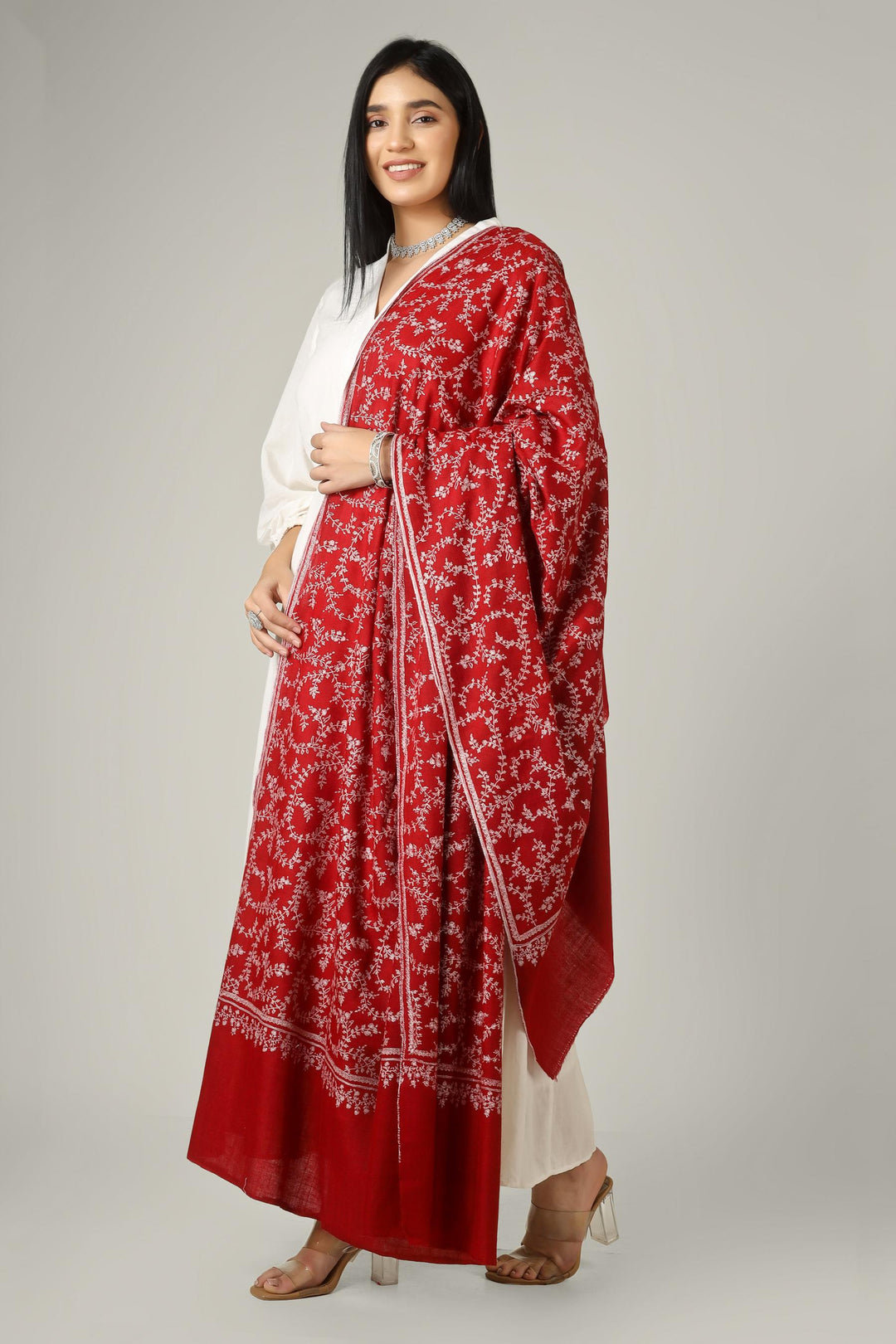 Perfect for admirers of luxury pashmina shawls across the USA, Canada, UK, Europe and the Middle East, this red jaldaar GI pashmina shawl brings authentic Kashmiri elegance to wardrobes worldwide