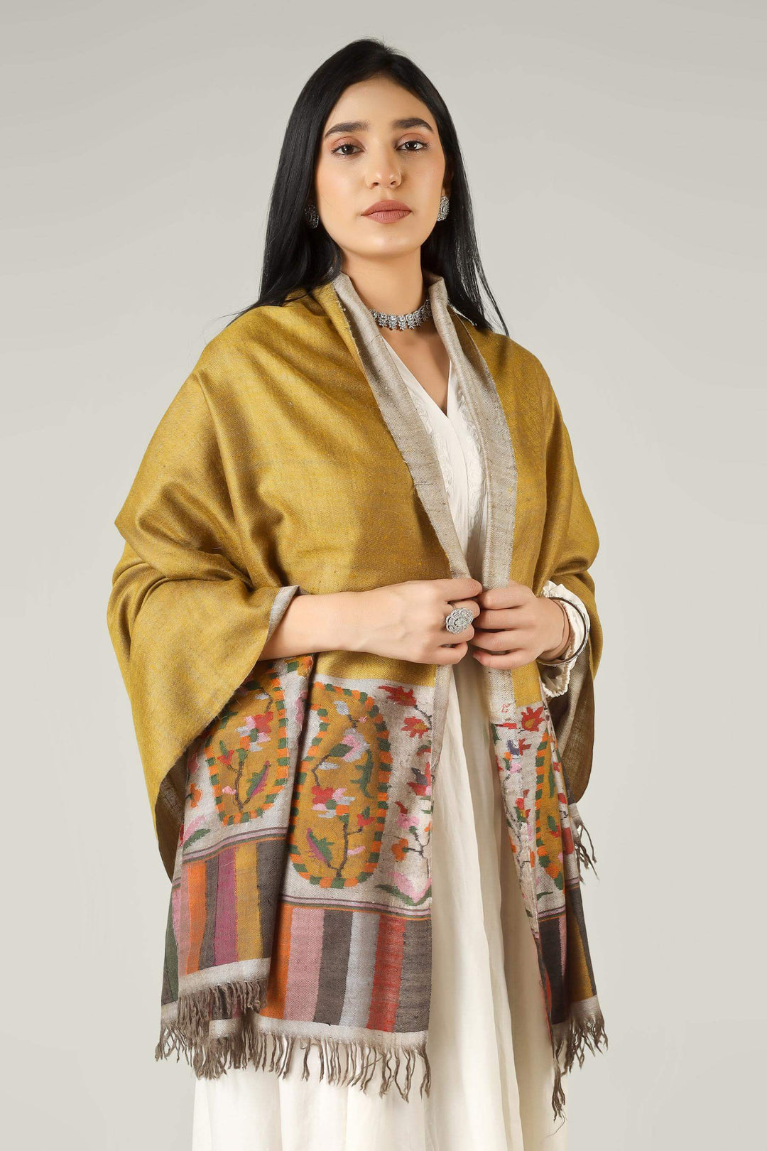 Ideal for global admirers searching for “Kani pashmina shawl,” “Kashmiri Kani shawl online,” or “pure pashmina shawls from Kashmir,” this reversible Kani palla shawl positions Kepra as a trusted destination for premium pashmina.