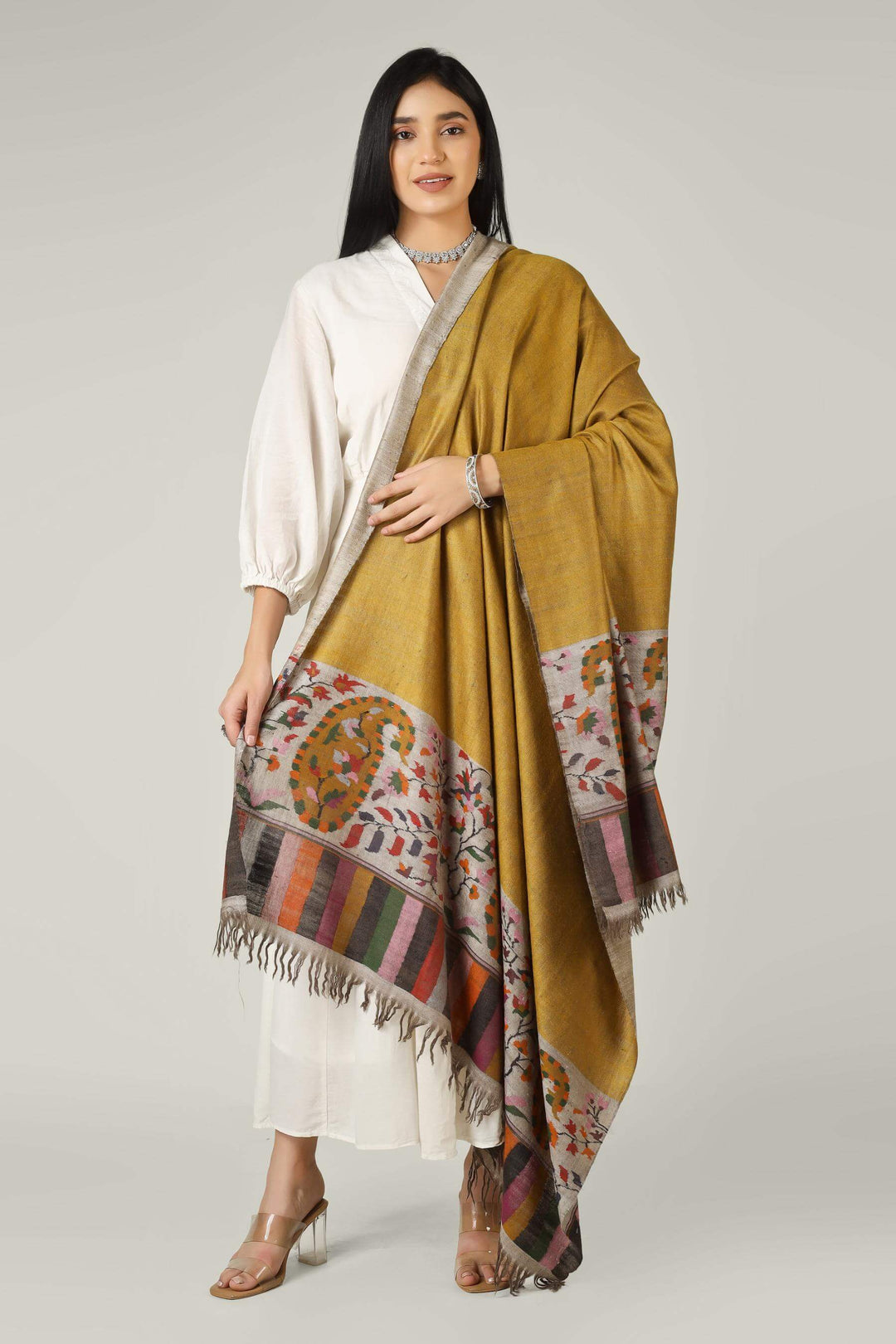 Ideal for global admirers searching for “Kani pashmina shawl,” “Kashmiri Kani shawl online,” or “pure pashmina shawls from Kashmir,” this reversible Kani palla shawl positions Kepra as a trusted destination for premium pashmina.