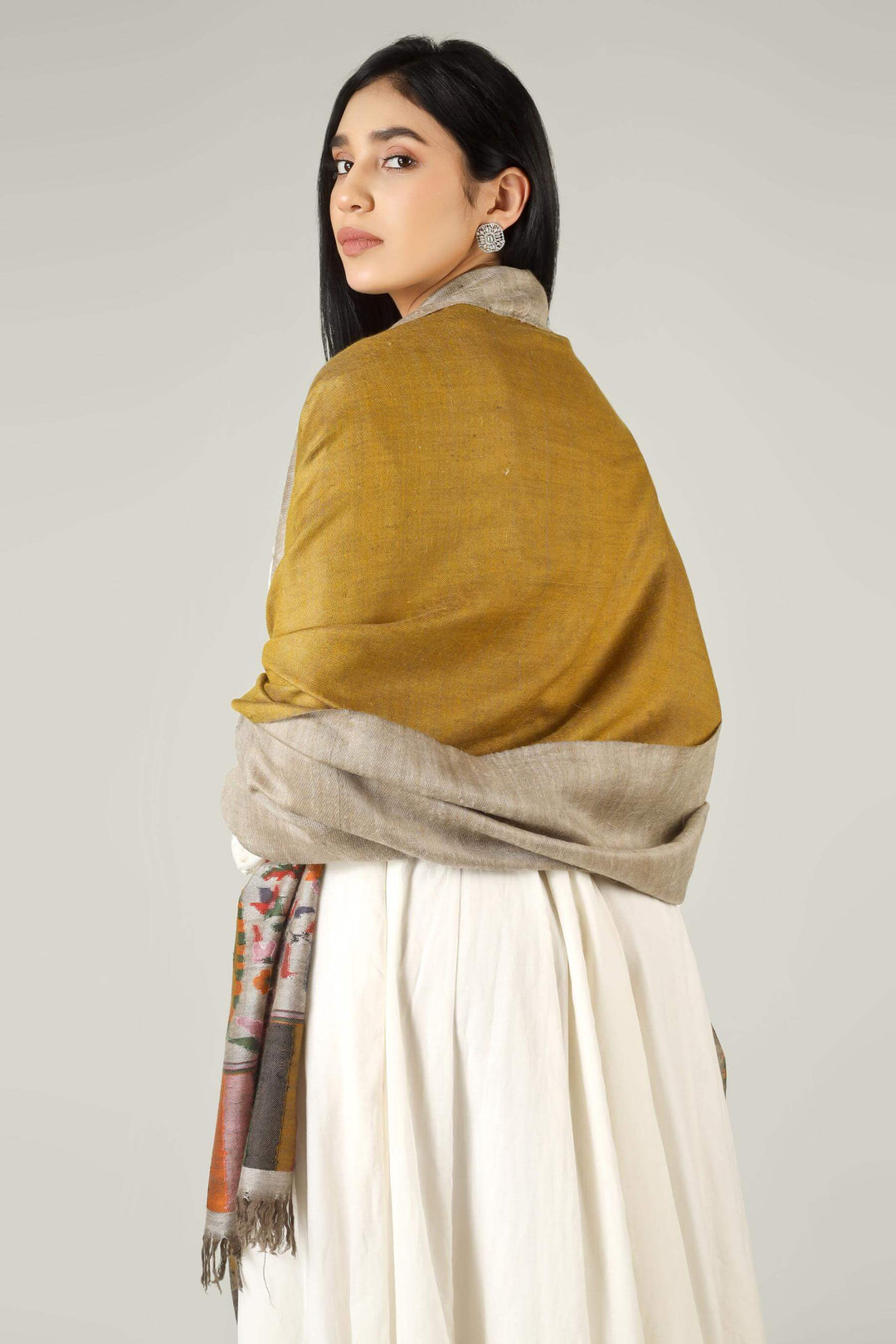 Ideal for global admirers searching for “Kani pashmina shawl,” “Kashmiri Kani shawl online,” or “pure pashmina shawls from Kashmir,” this reversible Kani palla shawl positions Kepra as a trusted destination for premium pashmina.